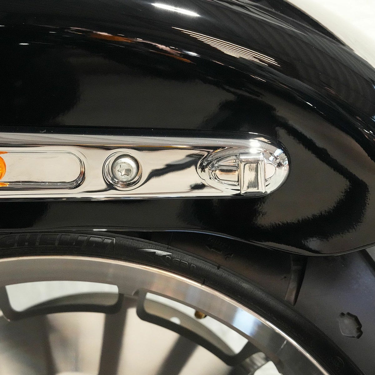 ストラット ストライプ LED 3in1 テールライト一体型ウインカー ポリッシュ THUNDER BIKE（サンダーバイク） 2