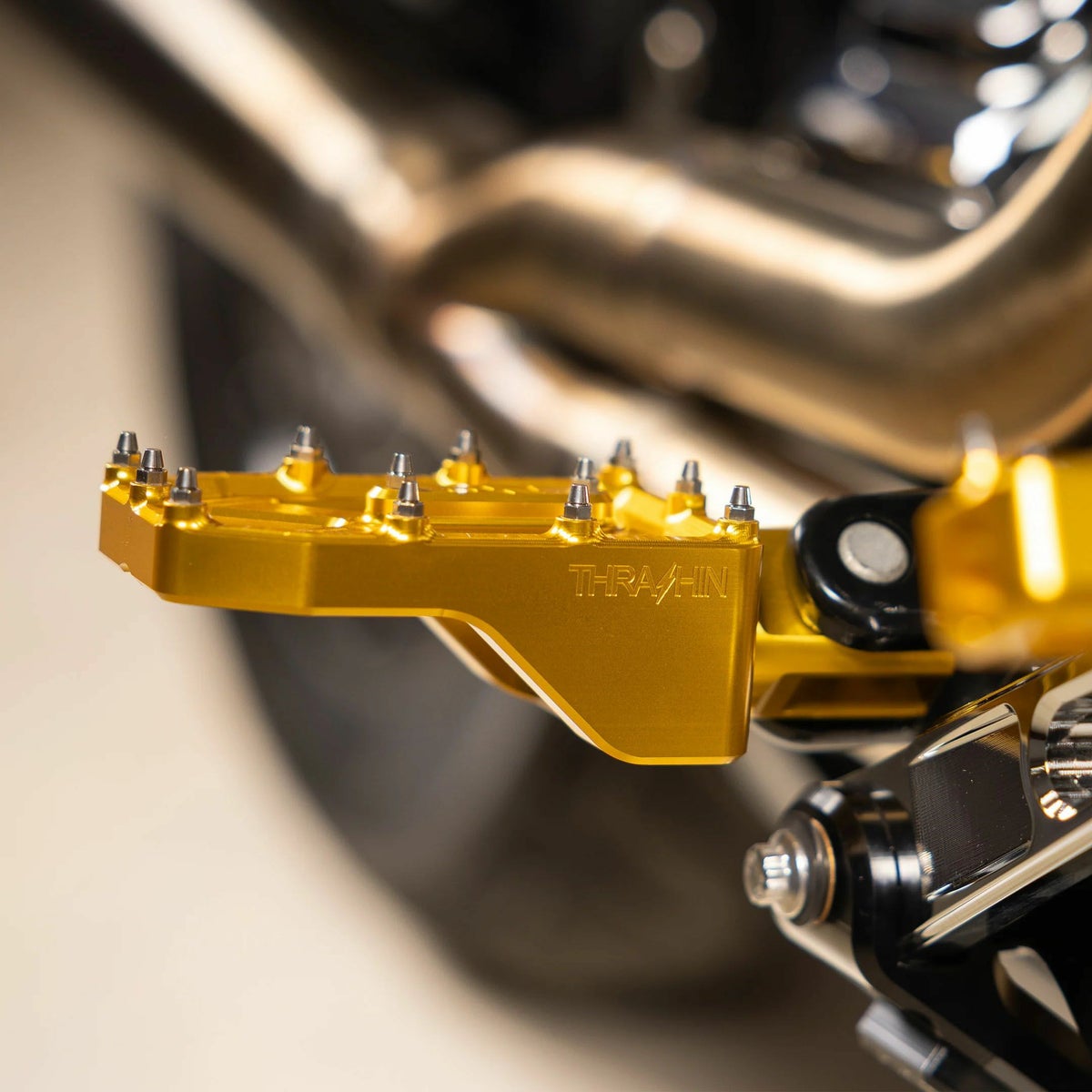 Aggressor フットペグ (ゴールド)2