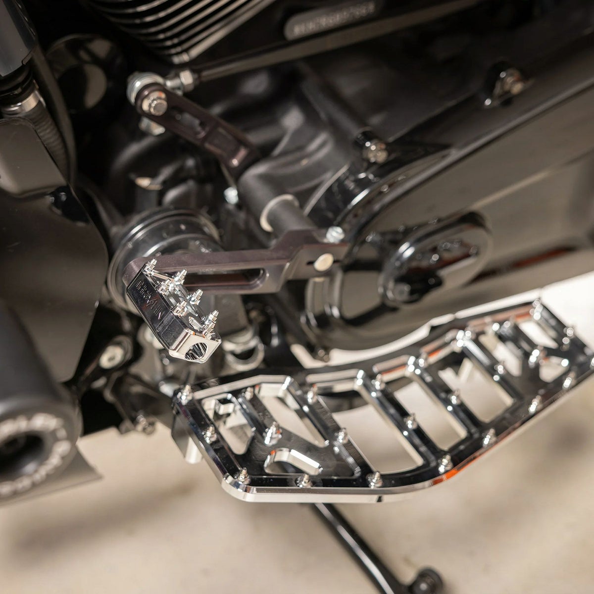 Aggressor ハーレー シフトペグ (クローム)2