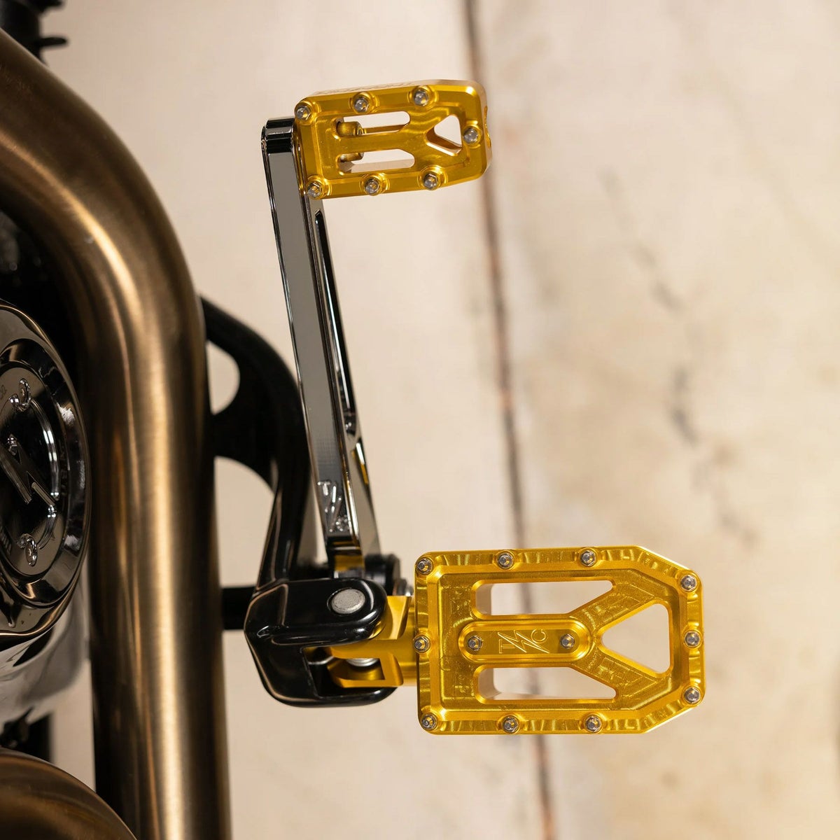 Aggressor ハーレー シフトペグ (ゴールド)2