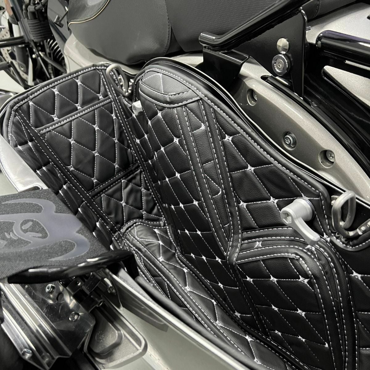 2025以降 ツーリング サドルバッグライナー シルバーステッチ HogWorkz（ホグワークズ） 2