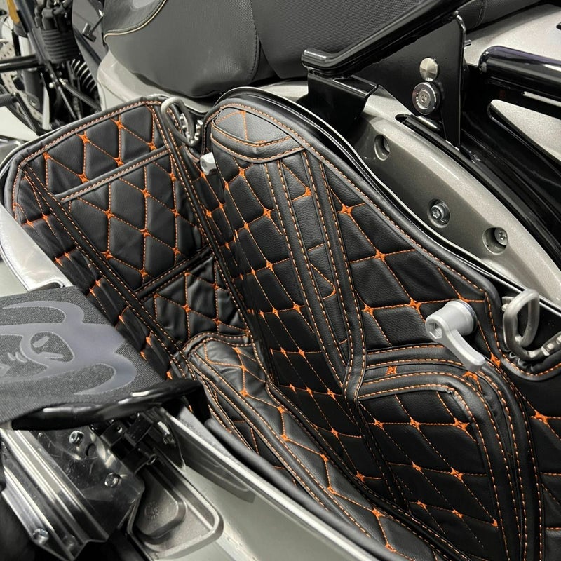 2023以降 FLHXSE、FLTRXSE、FLTRXSTSE サドルバッグライナー オレンジステッチ HogWorkz（ホグワークズ）