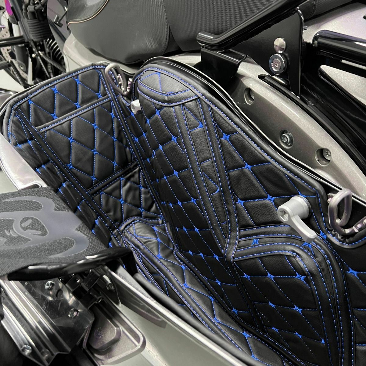 2023以降 FLHXSE、FLTRXSE、FLTRXSTSE サドルバッグライナー ブルーステッチ HogWorkz（ホグワークズ）