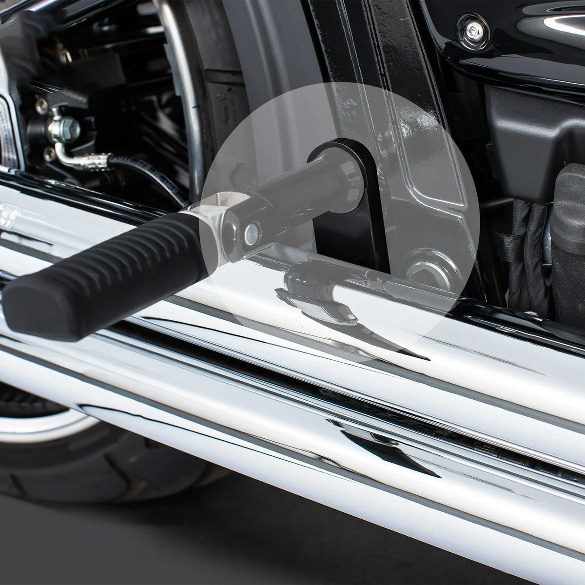 ブレイクアウト用パッセンジャーフットペグ・リロケーションキット (右用)