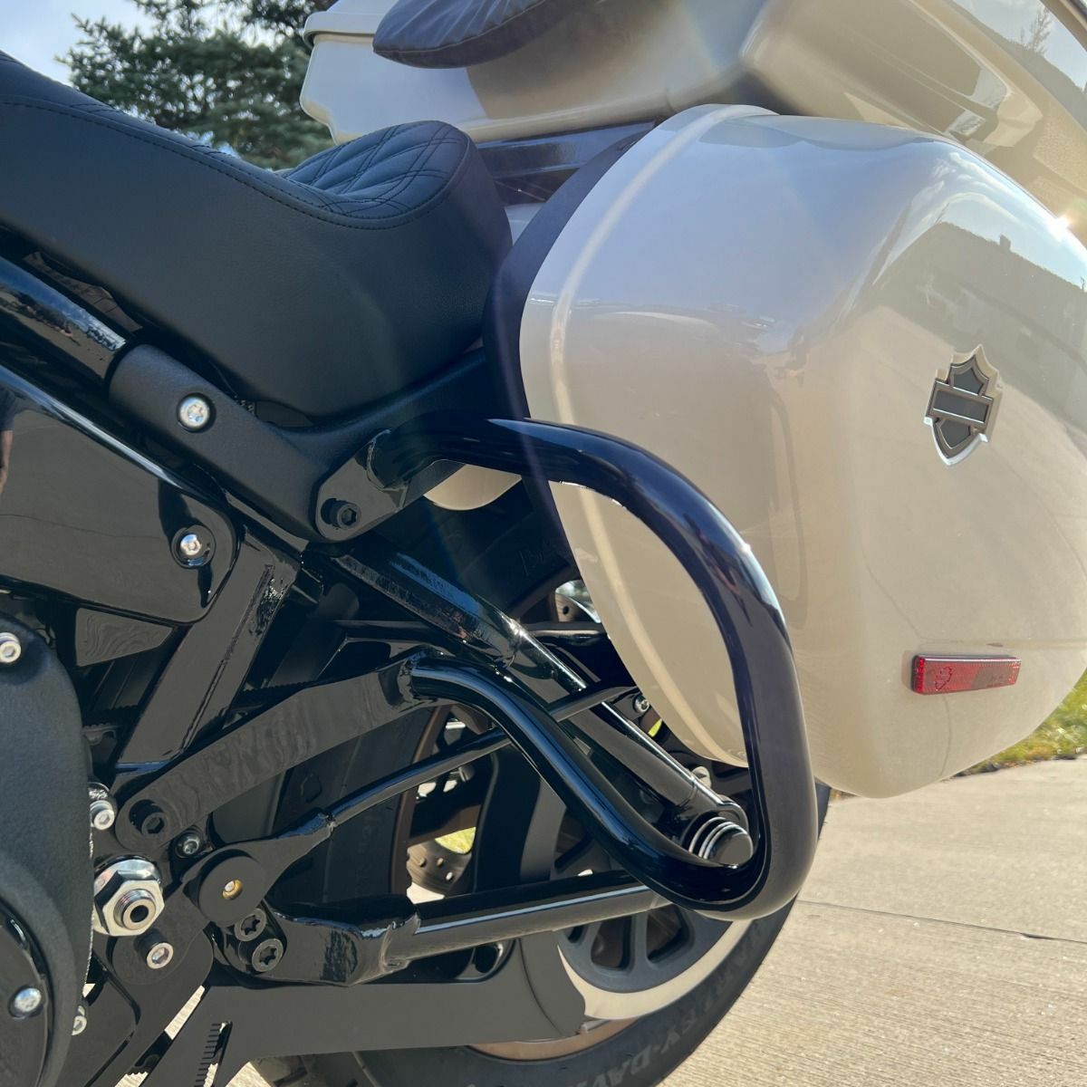 FXLRST ローライダーST サドルバッグガード ブラック HogWorkz