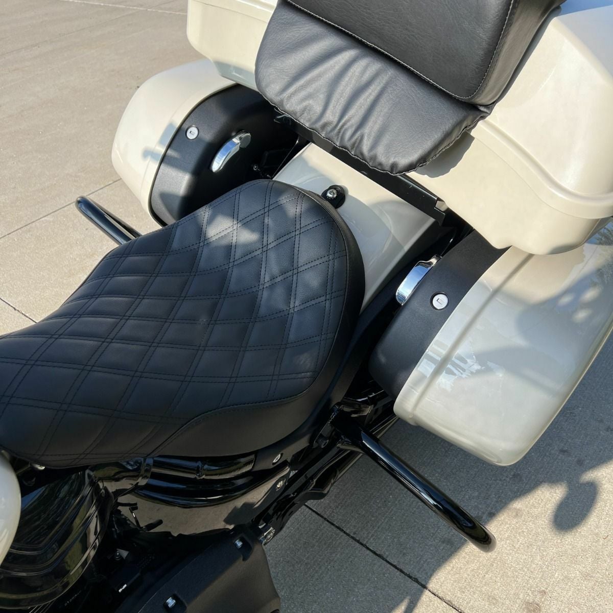 FXLRST ローライダーST サドルバッグガード ブラック HogWorkz（ホグワークズ） 3