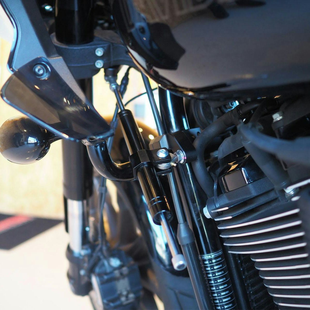 ステアリングダンパー (ブラック) M8 ローライダーS