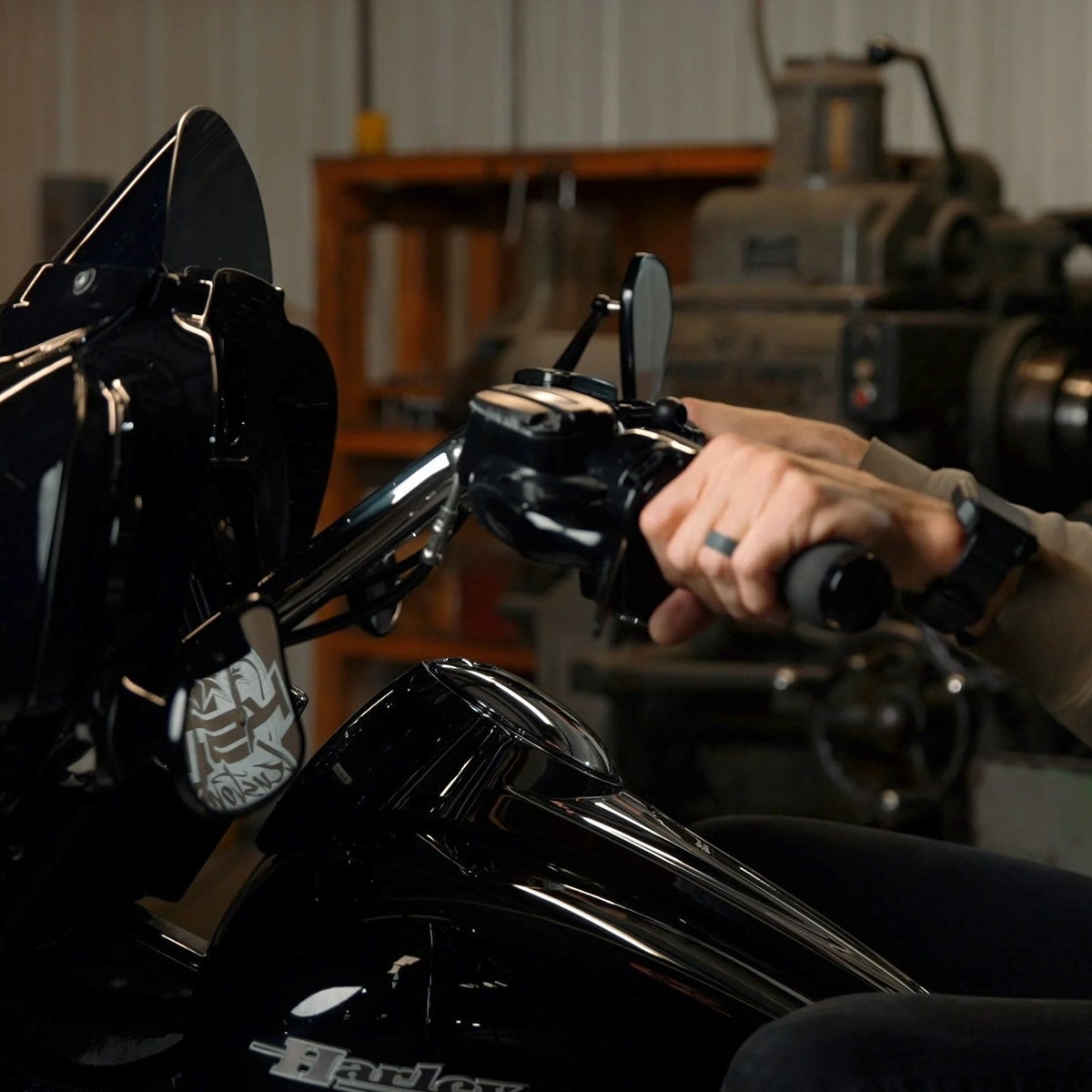 レデュースリーチ・配線済ハンドルバー (グロスブラック)