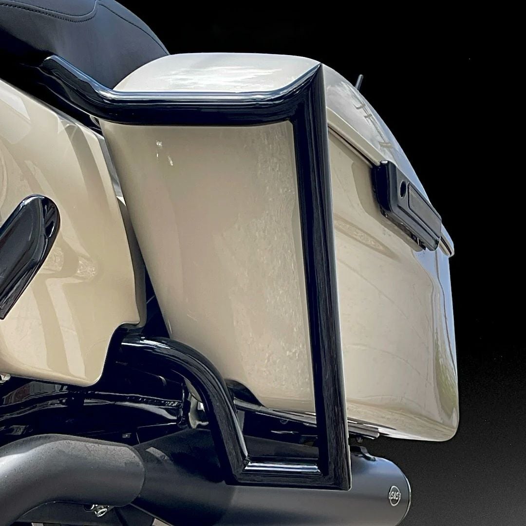 ELEV8 サドルバッグガード 4インチマフラー対応 (グロスブラック)