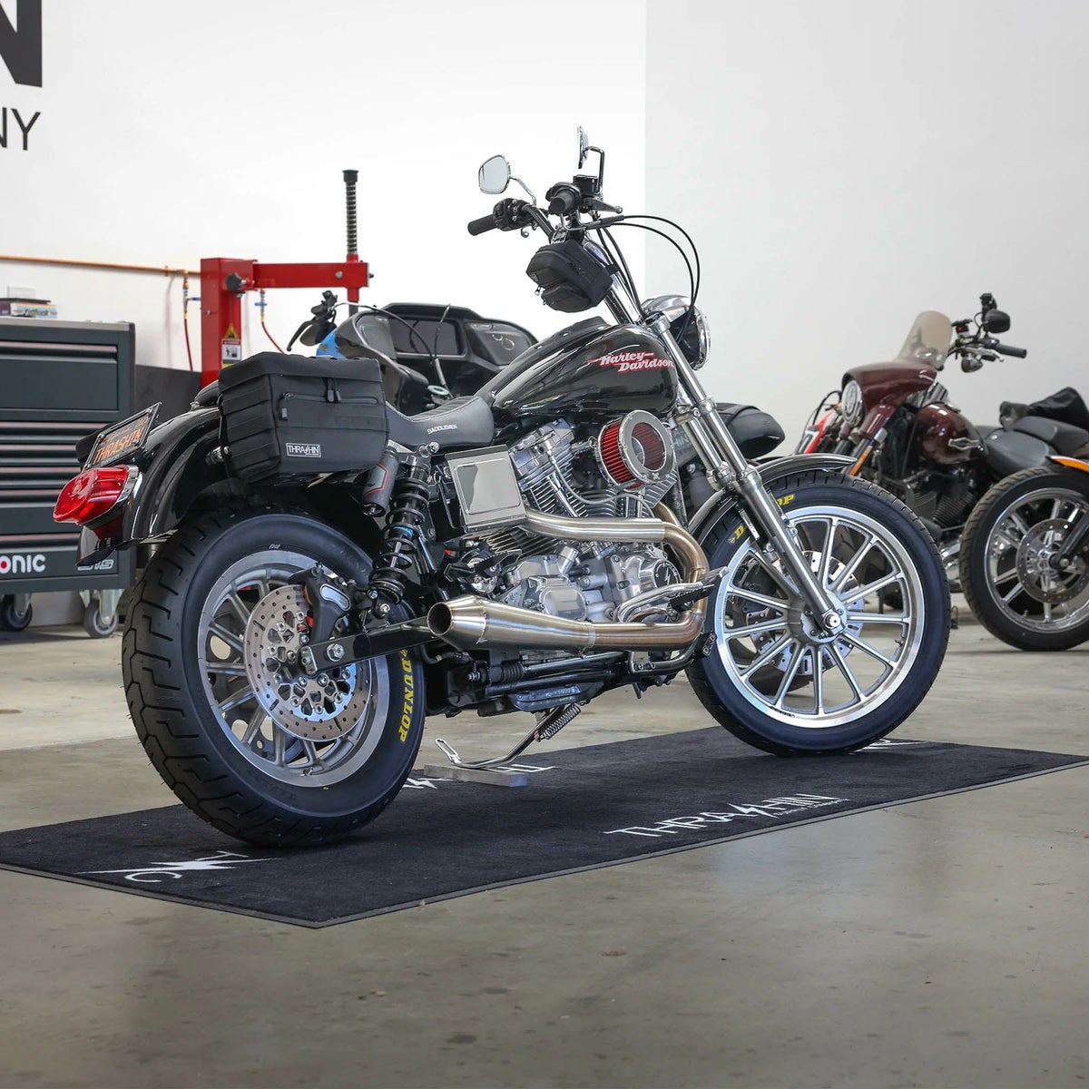 スラッシンサプライ オリジナルロゴ入り ガレージマット3