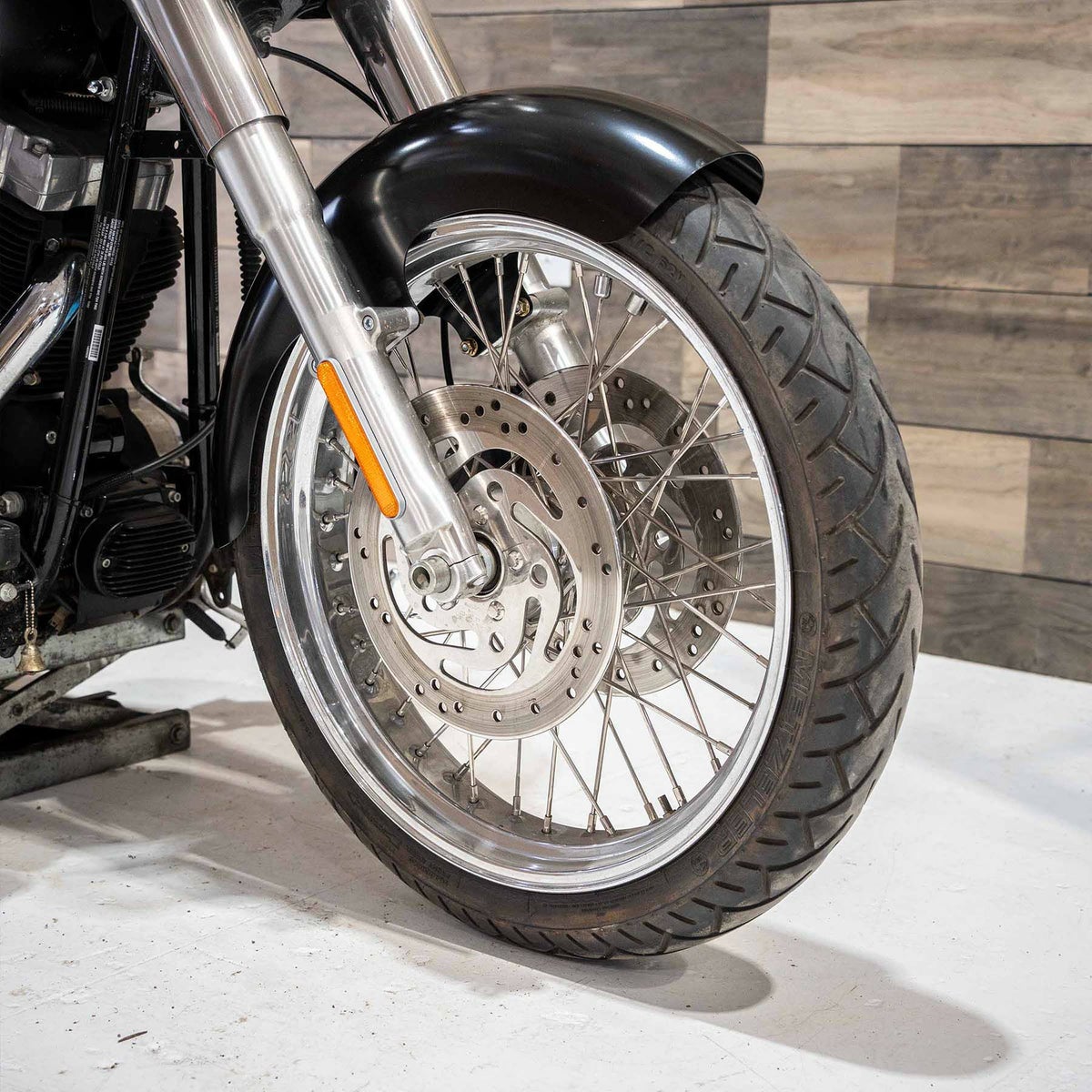 タイヤハガー・21インチ スチール フロントフェンダー (シックスター)1