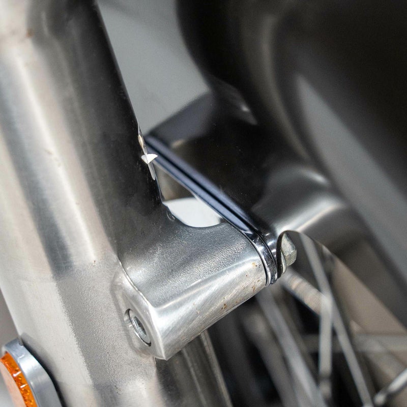 タイヤハガー・16～19インチ スチール フロントフェンダー用 マウントブロック (クローム) 