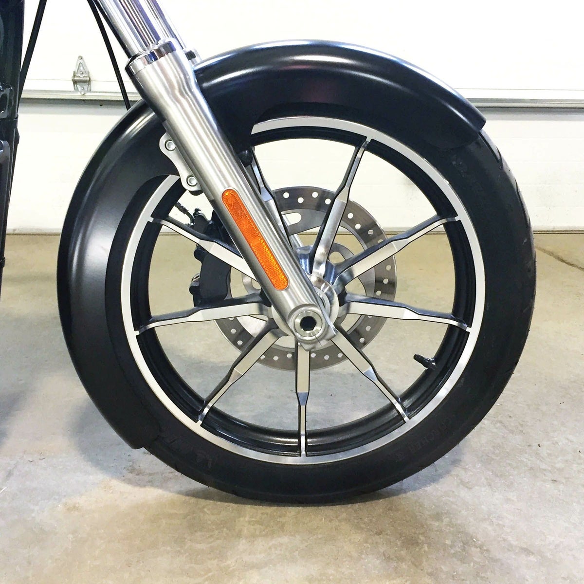 タイヤハガー・19インチ スチール フロントフェンダー (ラッパー)1