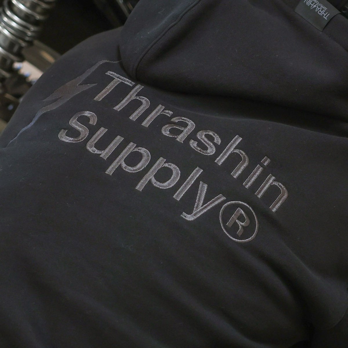 刺繍ロゴ・プルオーバー フーディー (ブラック)3