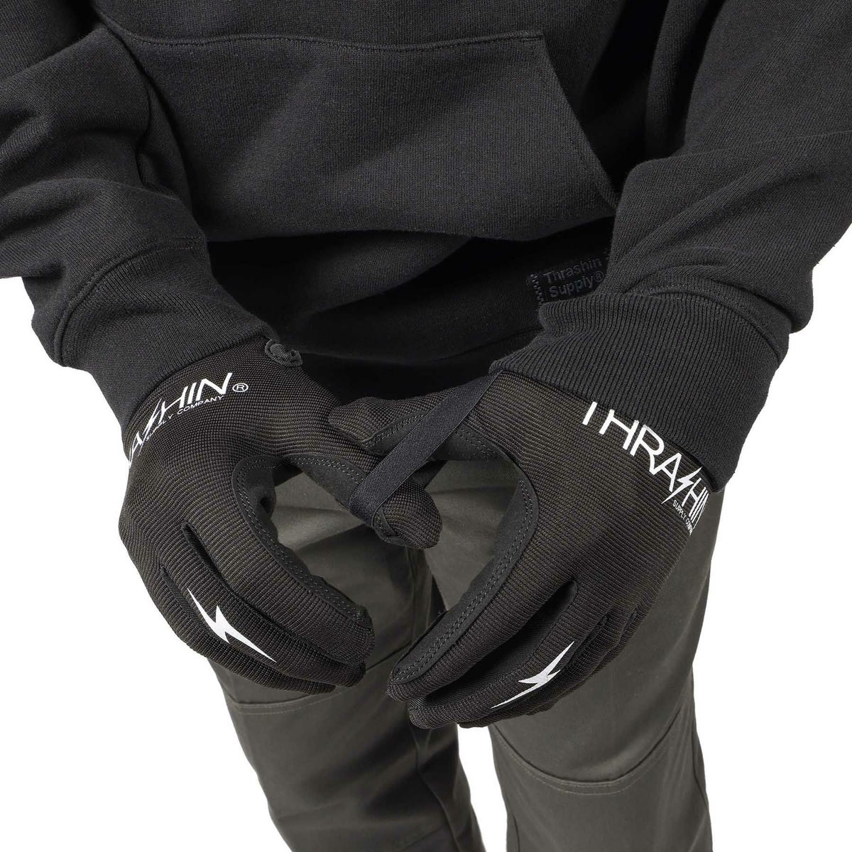 刺繍ロゴ・プルオーバー フーディー (ブラック)7