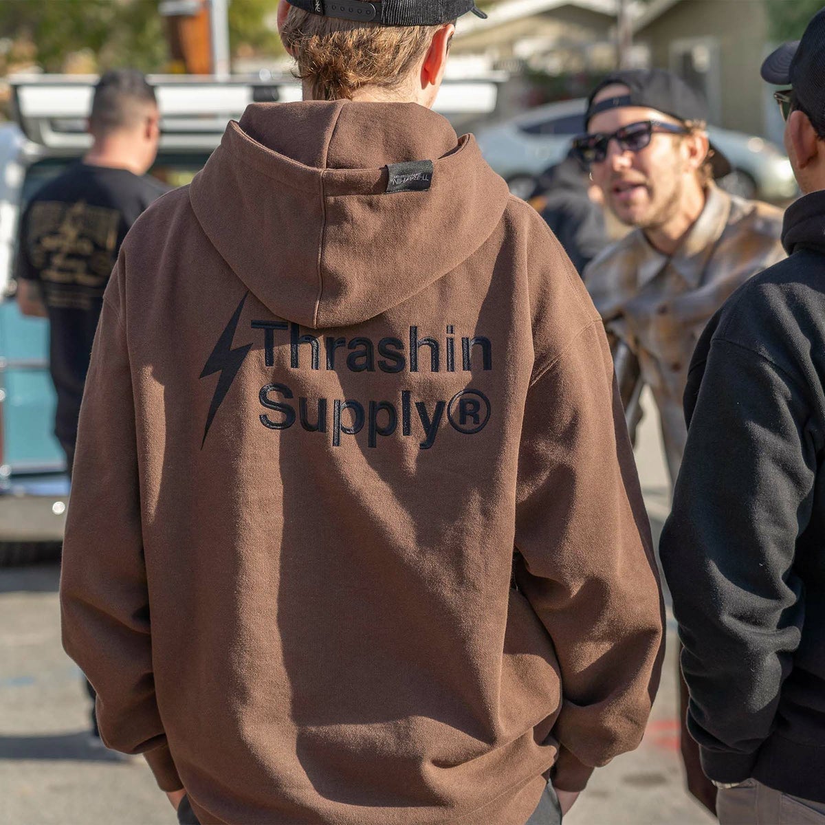  刺繍ロゴ・プルオーバー フーディー (ブラウン)2