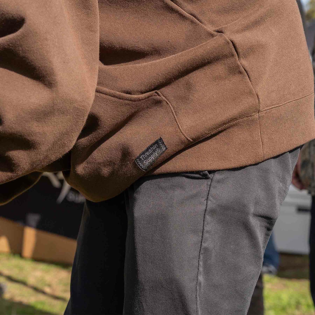  刺繍ロゴ・プルオーバー フーディー (ブラウン)3