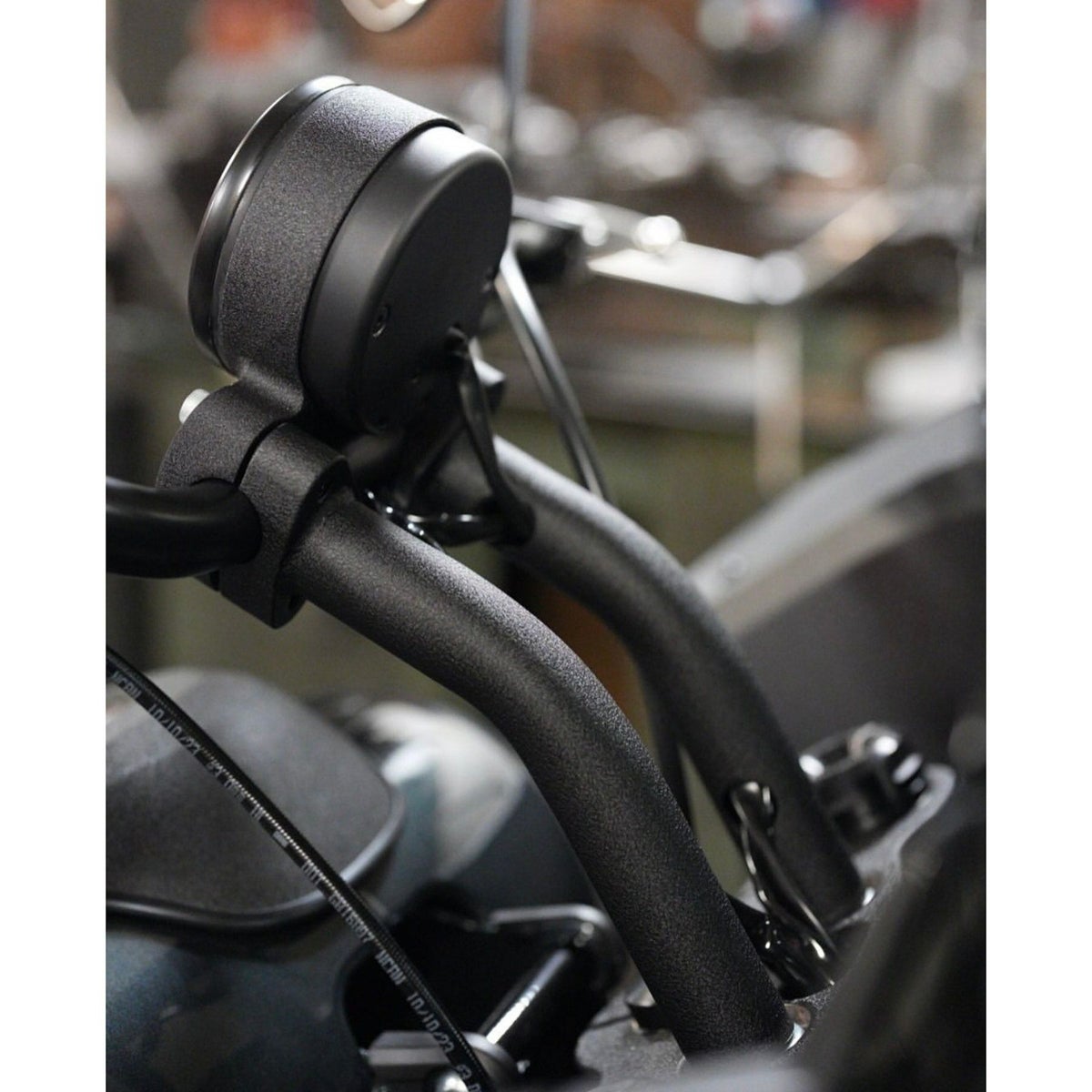 025以降 ローライダーS/ST 10インチ・プルバックライザー (リンクルブラック)6