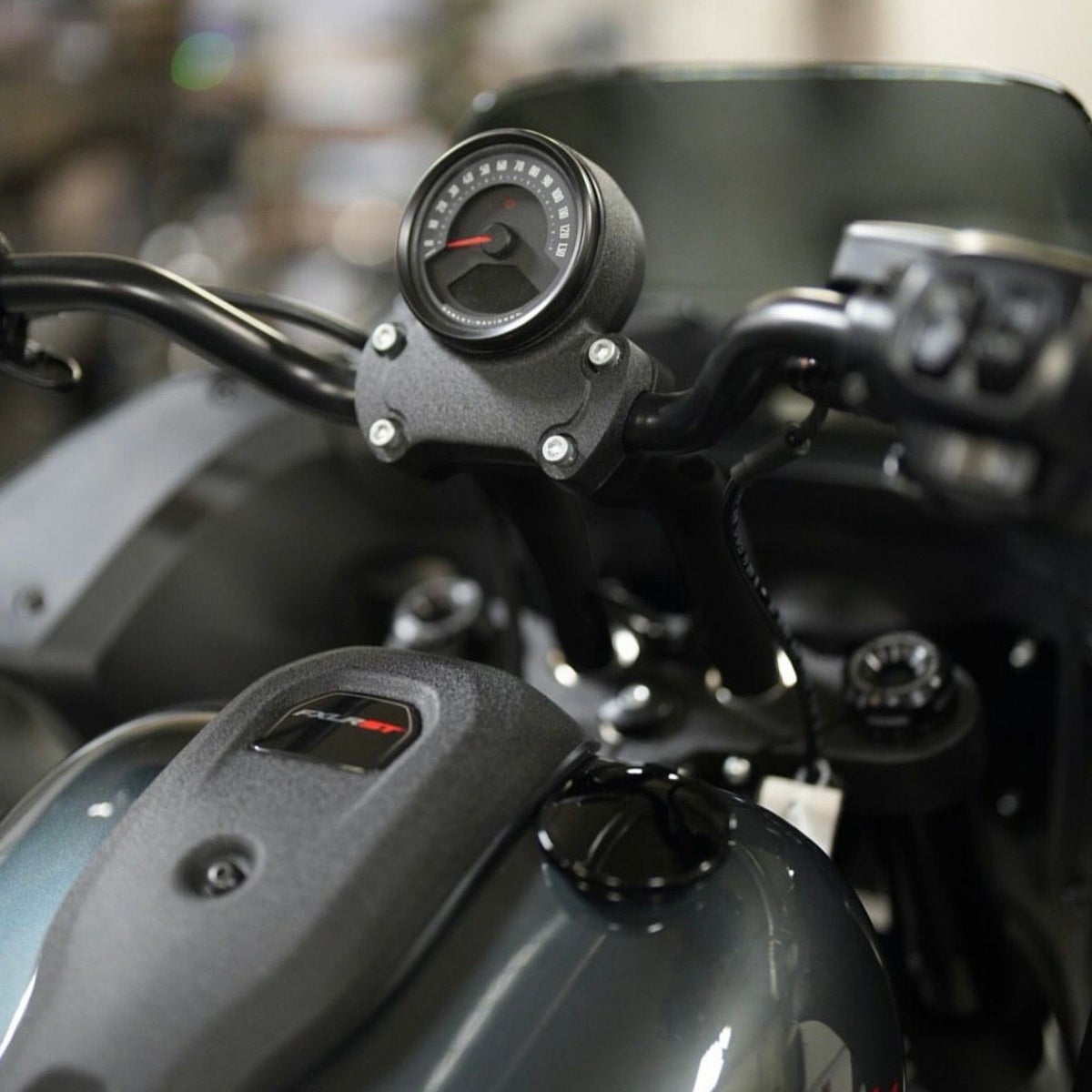 ローライダーS/ST 14インチ・プルバックライザー (グロスブラック)