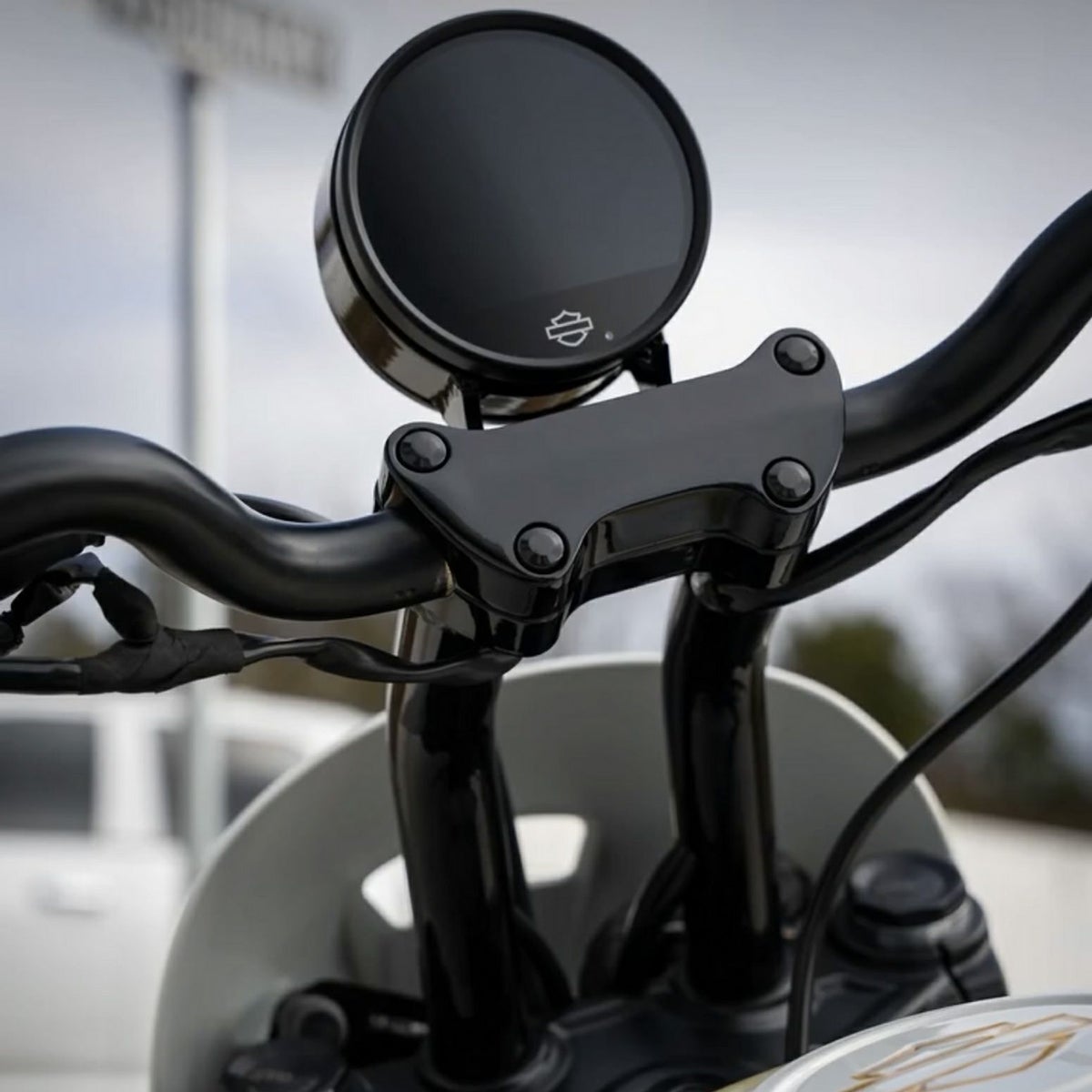 アジャスタブルゲージマウント付 10インチ・プルバックライザー (グロスブラック)