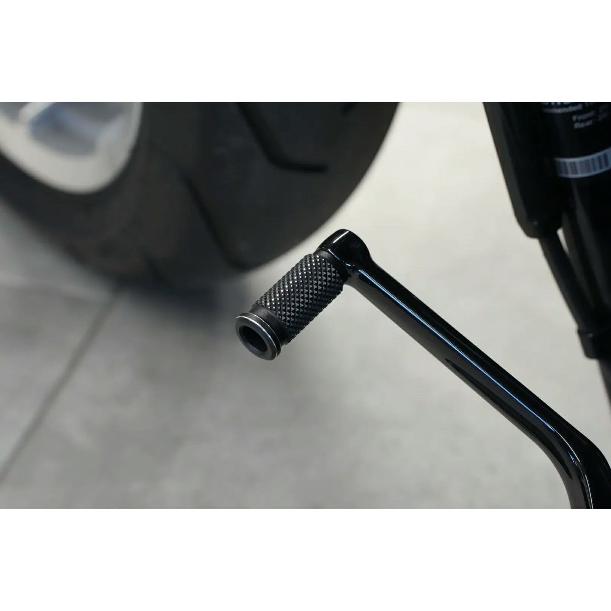 サテンブラックカット ハーレー用 シフトペグ2