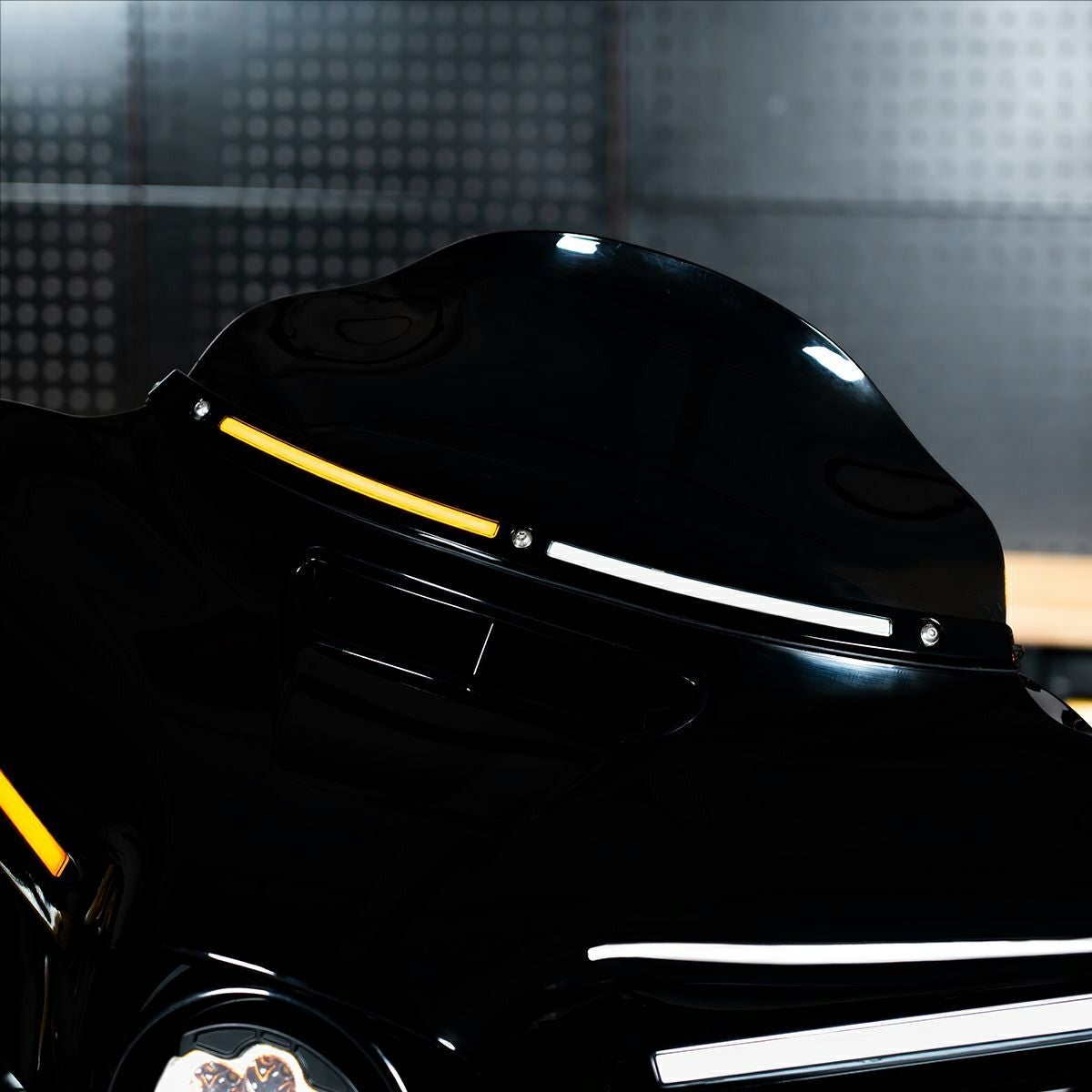 ハーレー、ツーリング2014以降用 ウインドシールド トリム｜ハーレー