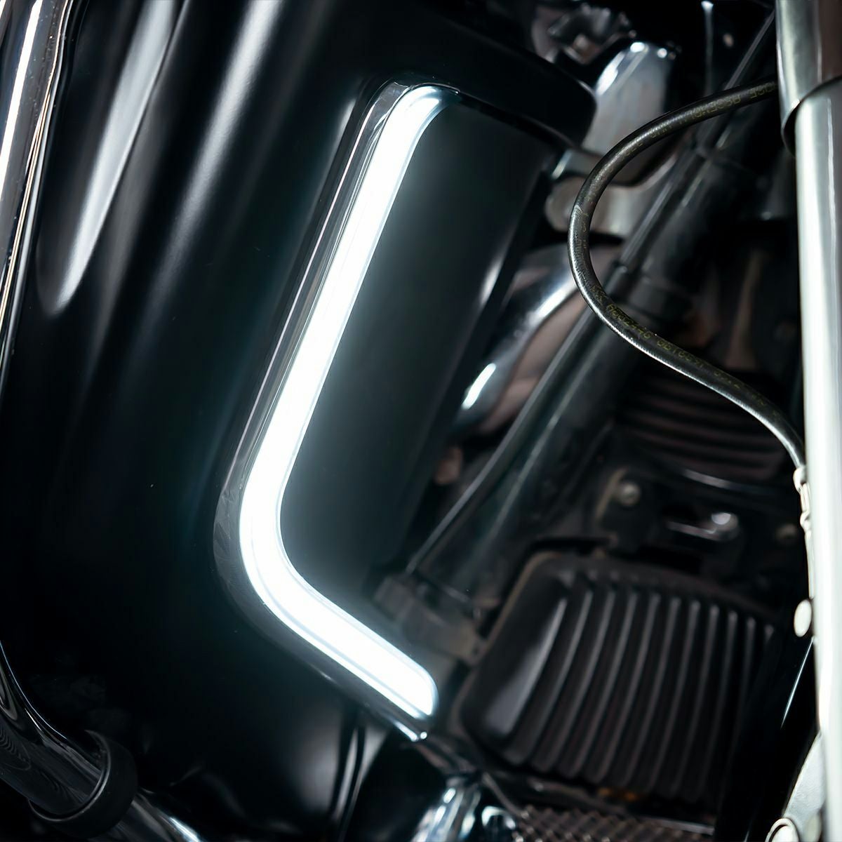 ロワーフェアリング LEDベントライト (クローム)