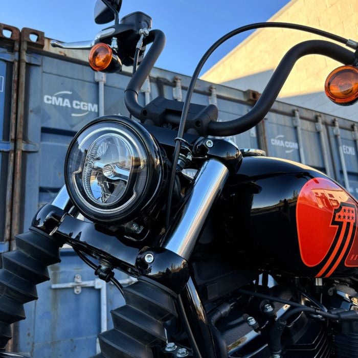 5.75インチ ヘッドライト トリムリング (グロスブラック)