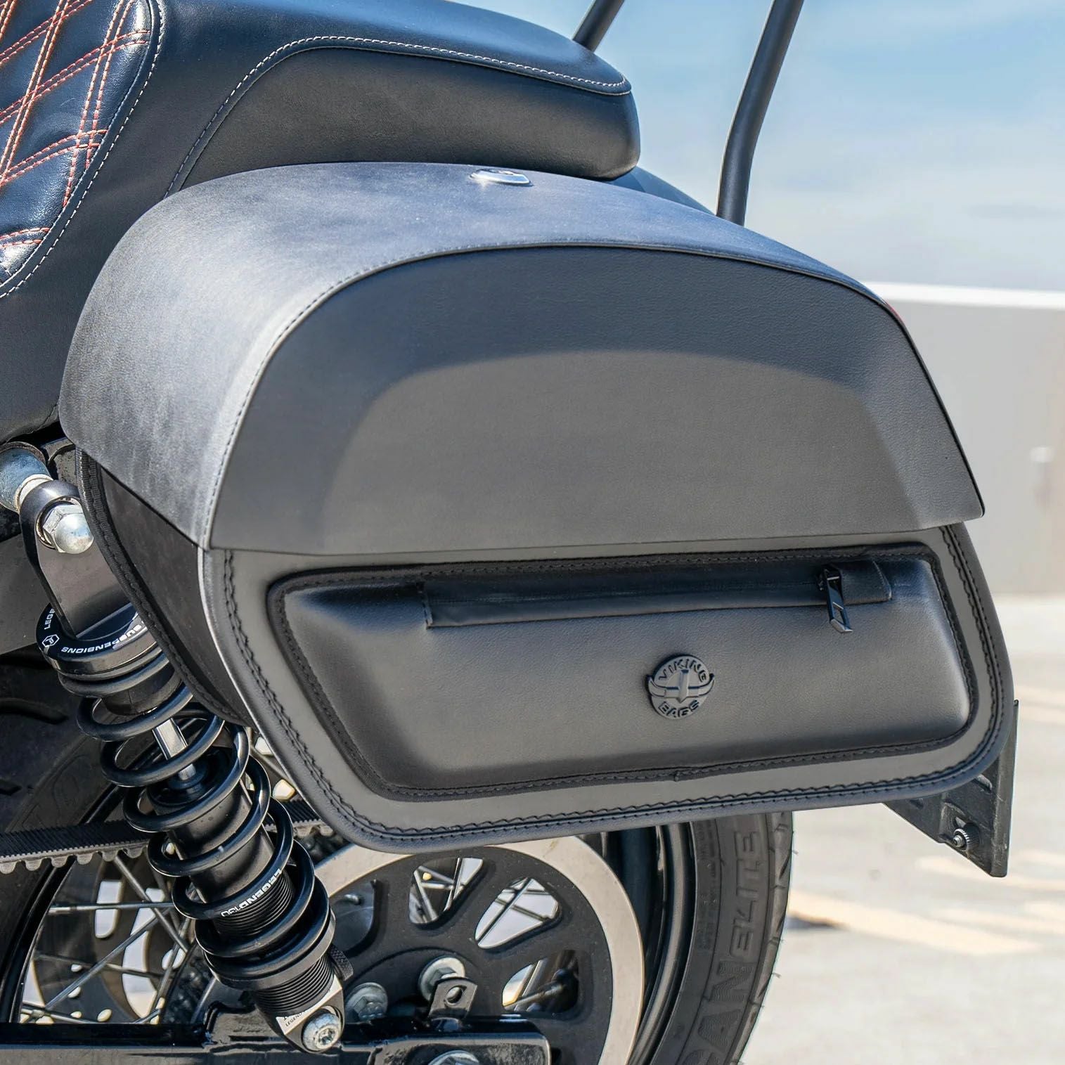 Mustang ワイドトリッパー ソロシート ダイアモンドスティッチ DYNA用