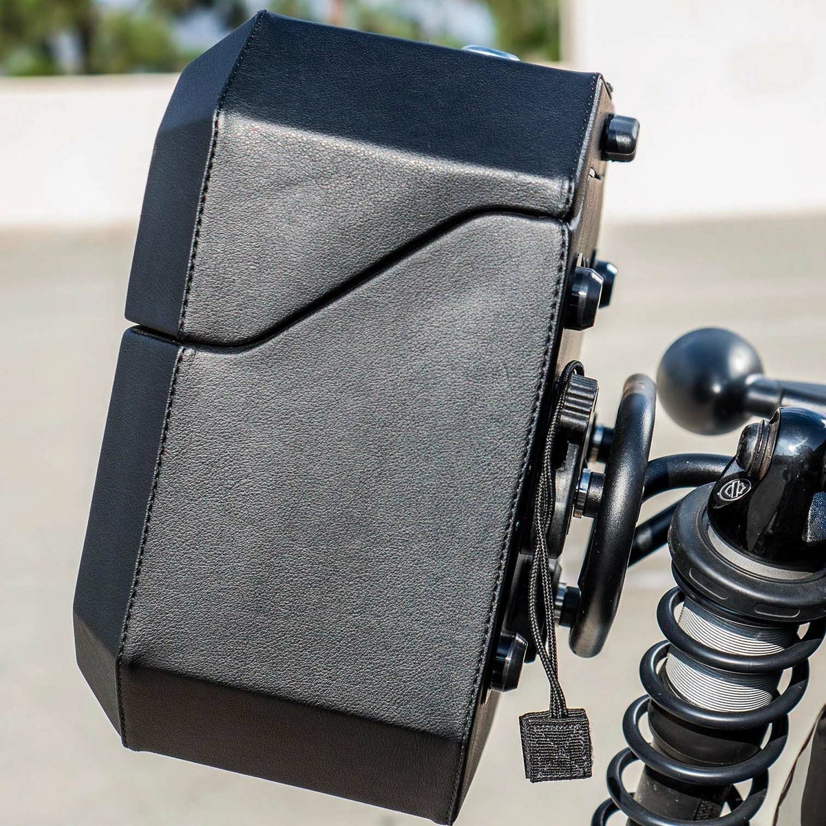 アウトロー クイックマウント サドルバッグ 20L (レザーラップ)3