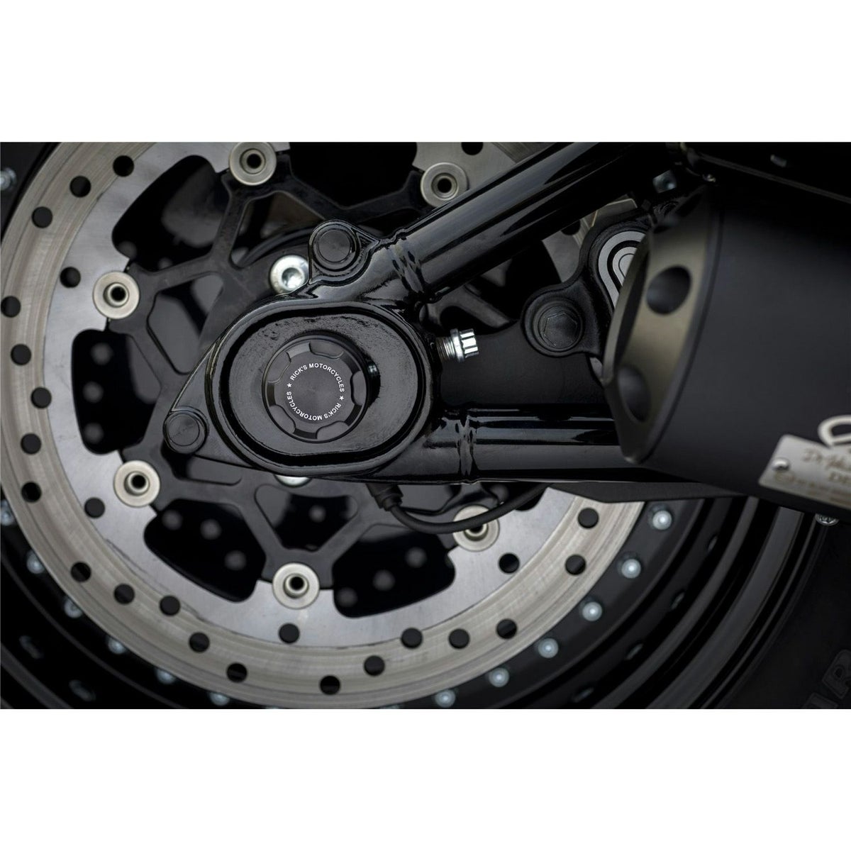 M8ソフテイル リアアクスルカバー1