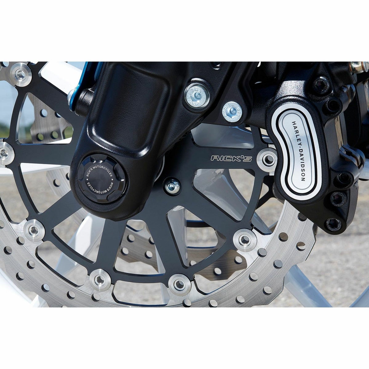 ローライダーS/ST フロントアクスルカバー1