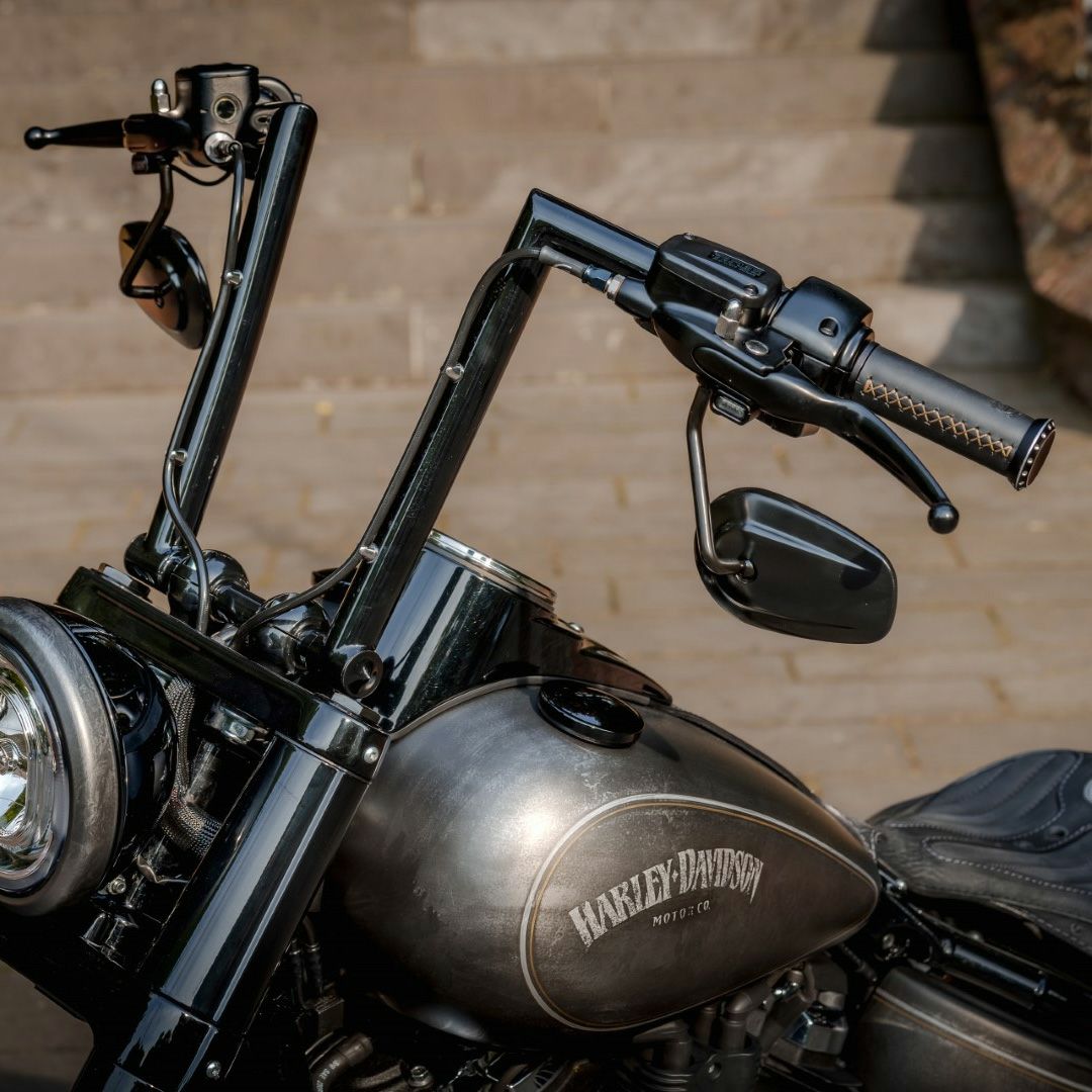 (早い者勝ち)FLHRロードキング　インチハンドル FLHR ロードキング Thunderbikeハンドル｜ハーレーカスタムパーツ専門店