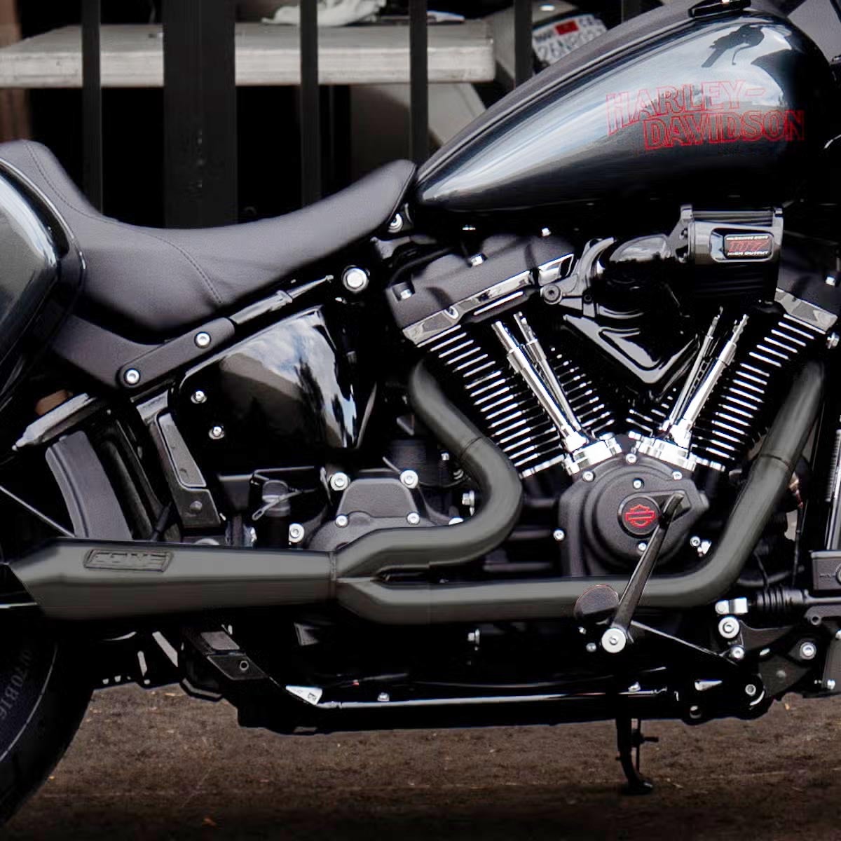 ローライダーST、ヘリテイジクラシック Cone Sweeper 2-1フルエキゾーストマフラー (ブラック)