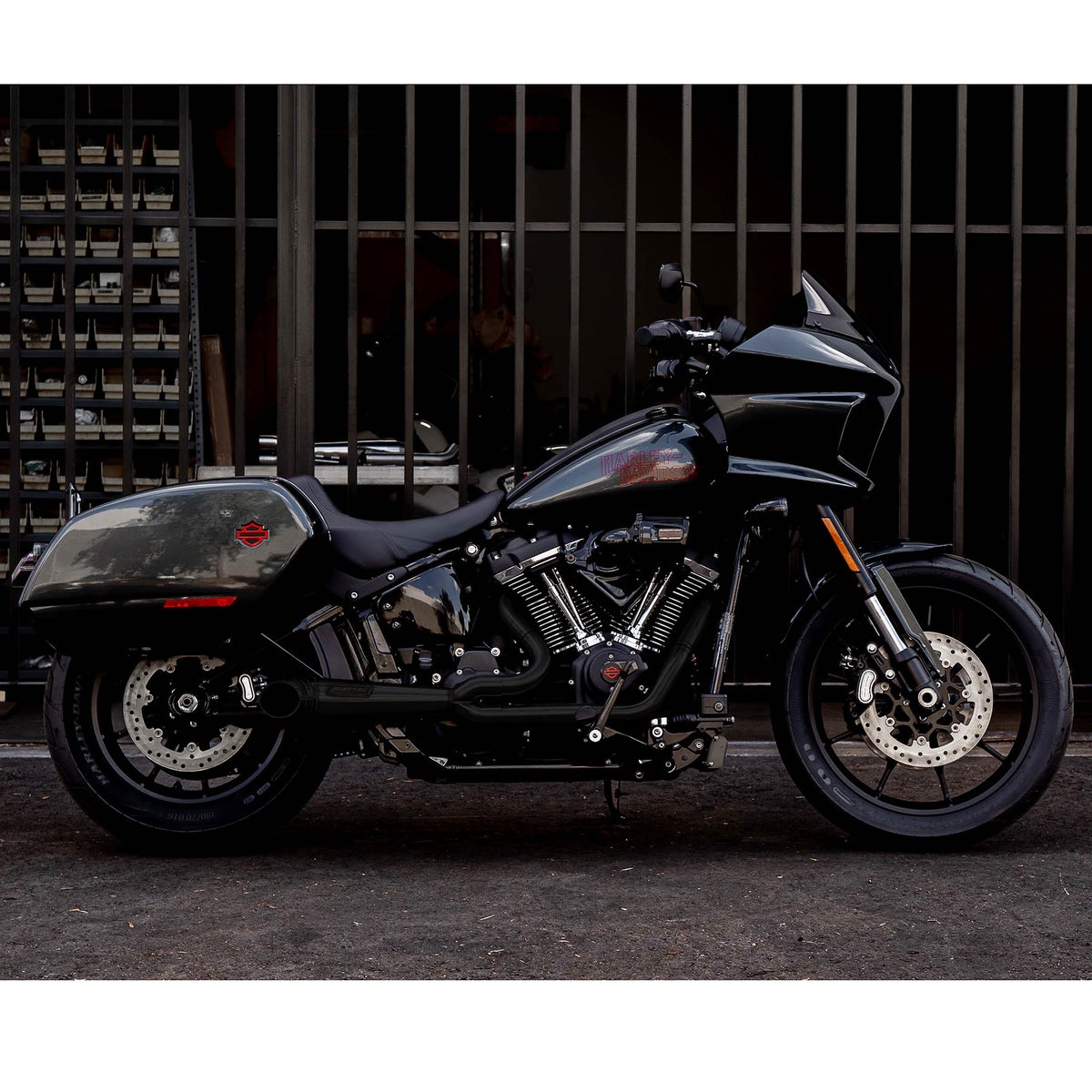 Turnout 2-1フルエキゾーストマフラー (ブラック)2