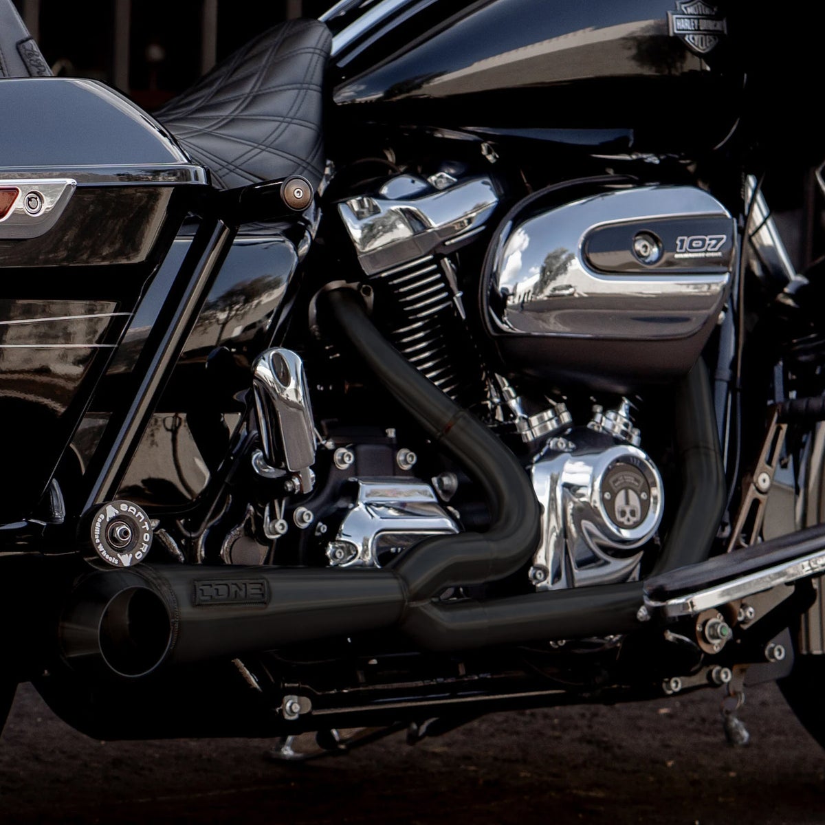 Turnout 2-1フルエキゾーストマフラー (ブラック)