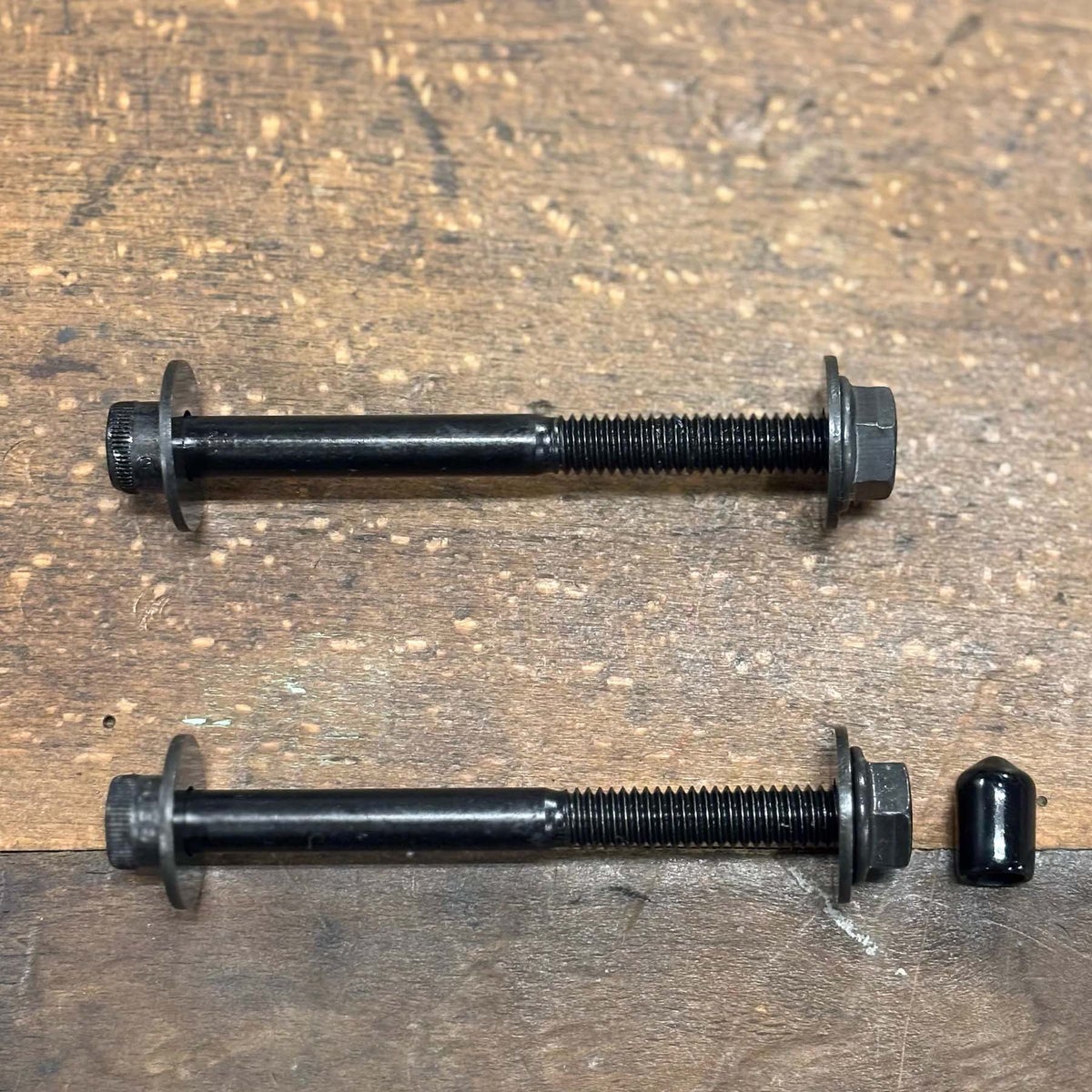 2003以前 スポーツスター用 ガスタンクマウントボルトキット