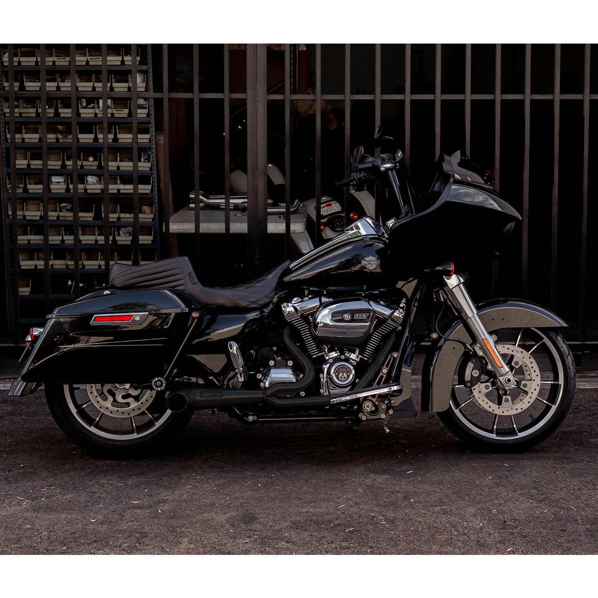 Turnout 2-1フルエキゾーストマフラー (ブラック)1