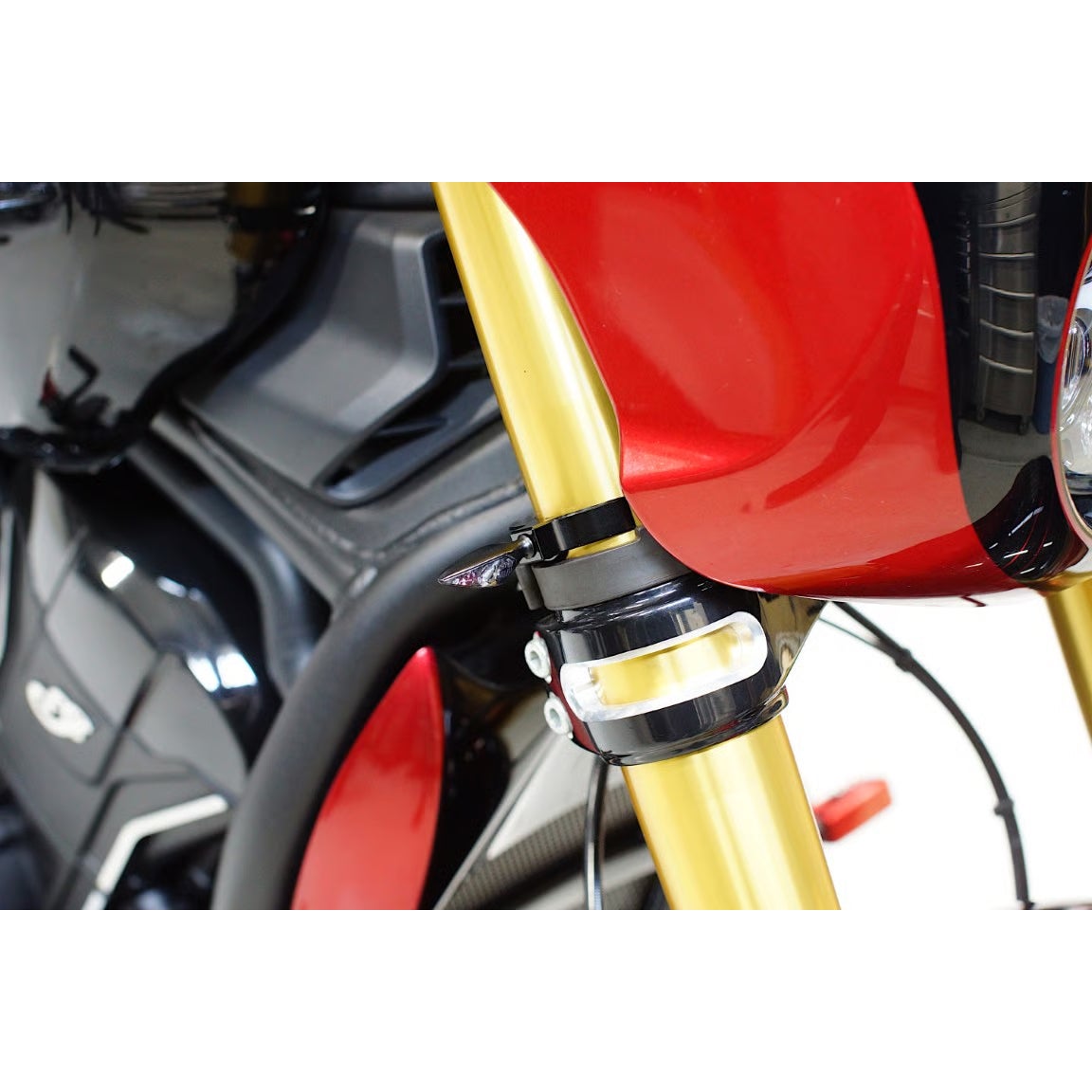 55mm 倒立フォーク用 フロントウィンカーステー (ブラック)1