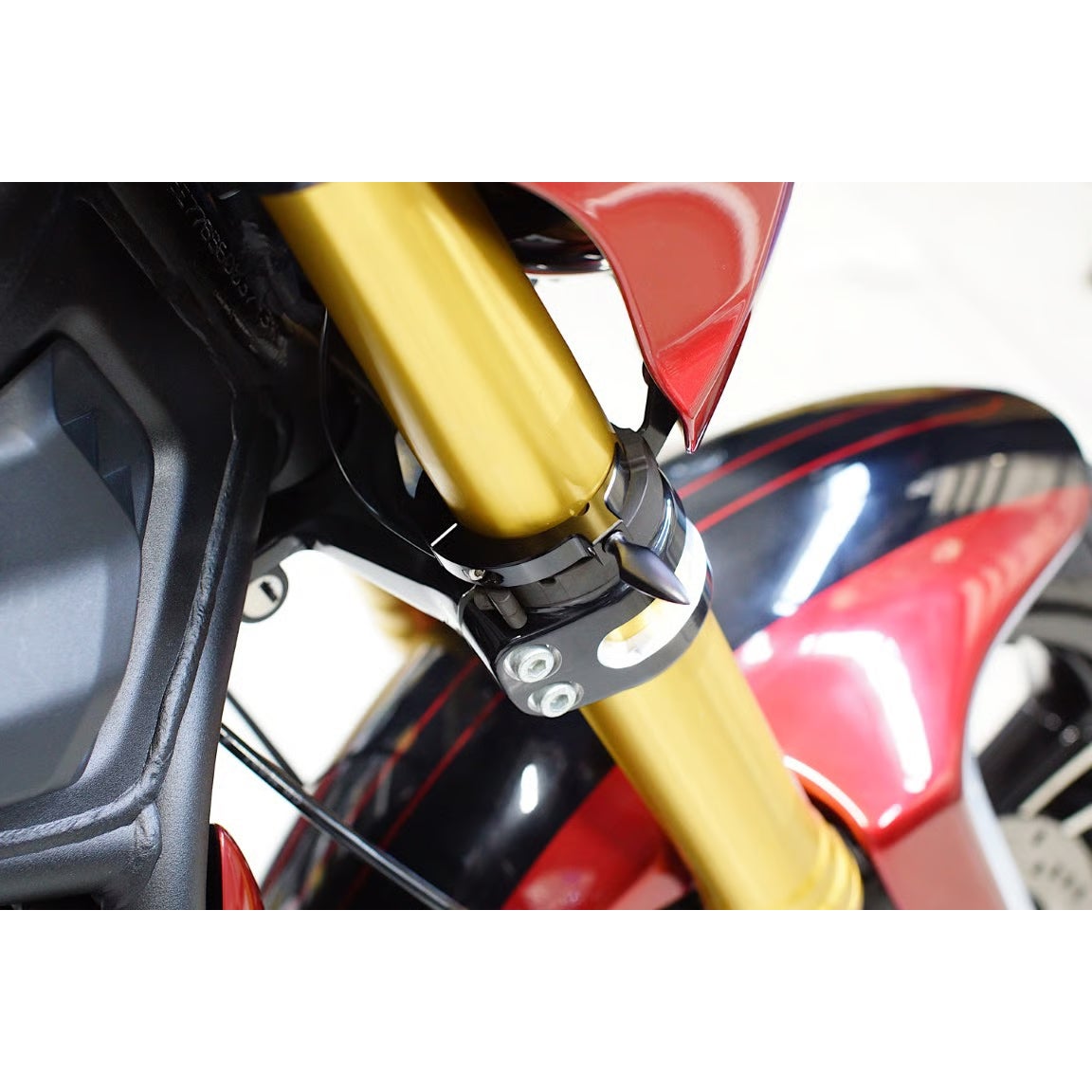 55mm 倒立フォーク用 フロントウィンカーステー (ブラック)2