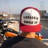 Thrashin Supply Foundation Trucker スナップバック キャップ レッド 1