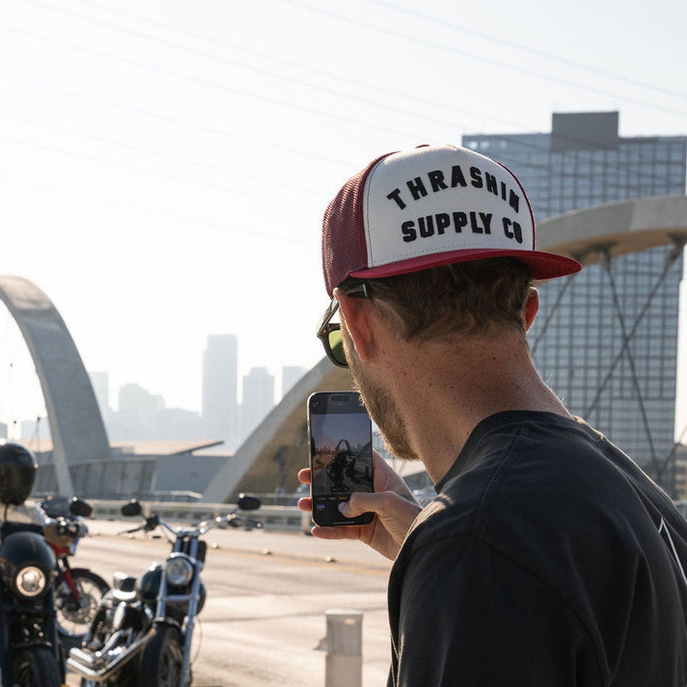 Thrashin Supply Foundation Trucker スナップバック キャップ レッド 2