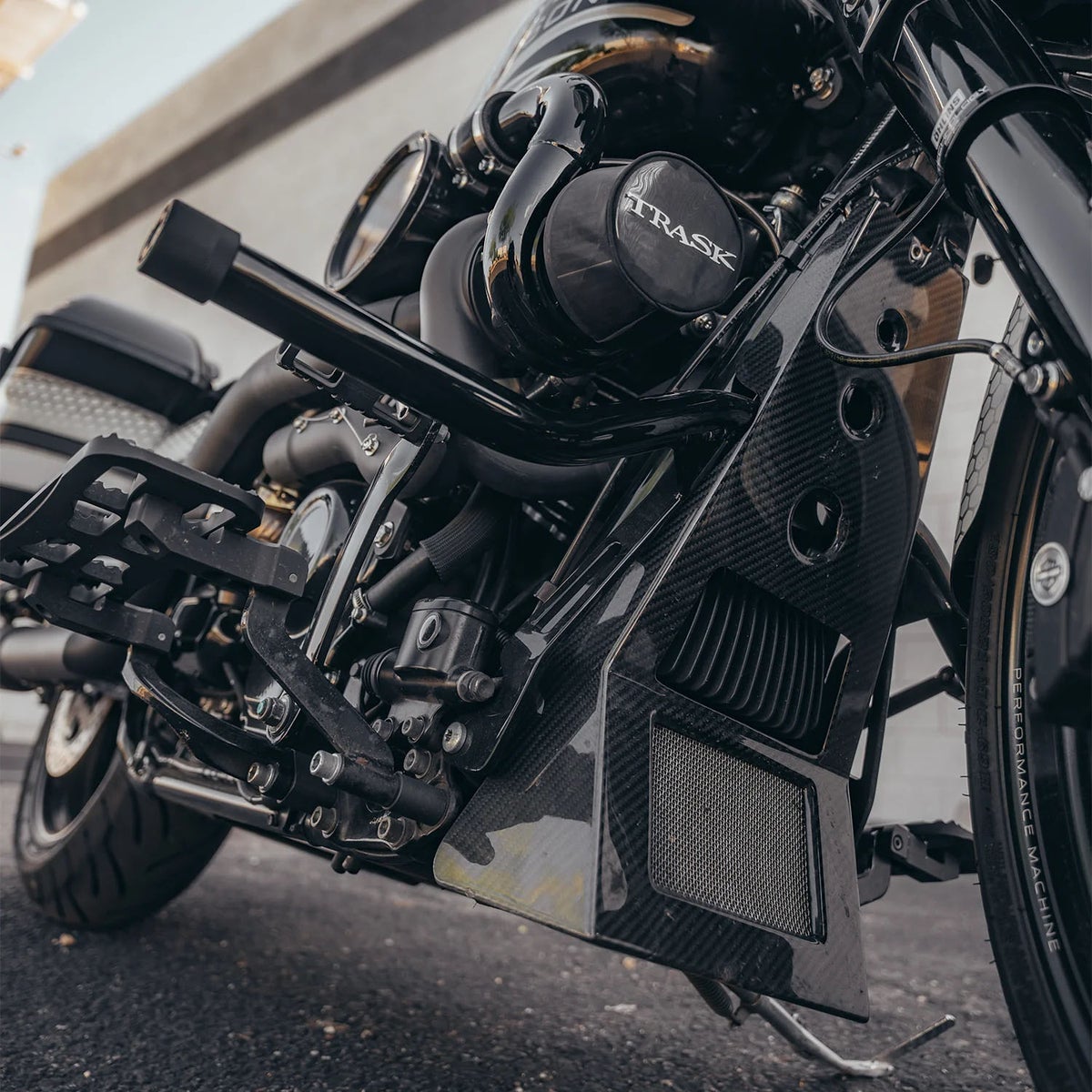 アサルト エンジンガード (ブラック)