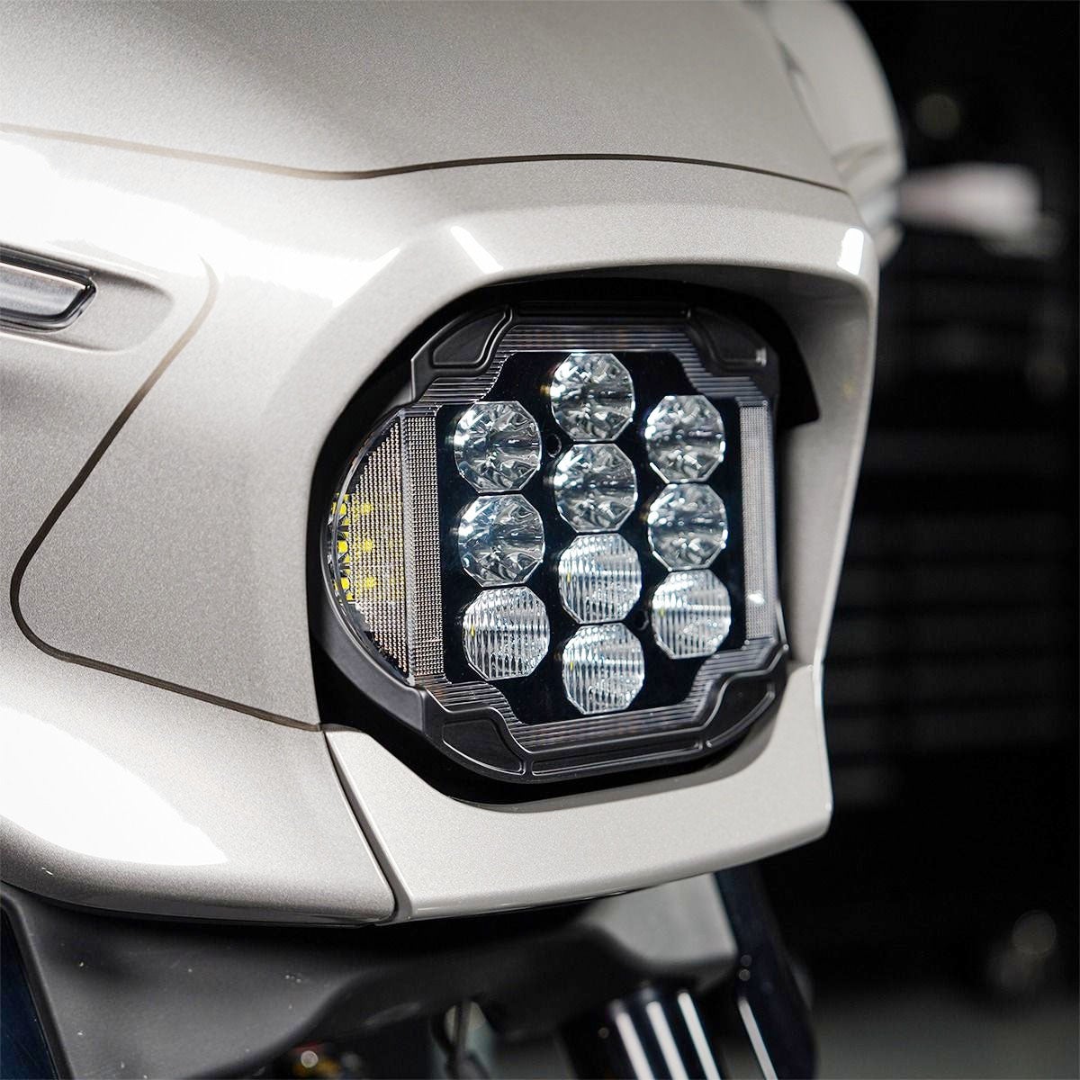 2024以降 FLHXモデル Silvertooth Performance LEDヘッドライト HOGWORKZ ホグワークズ