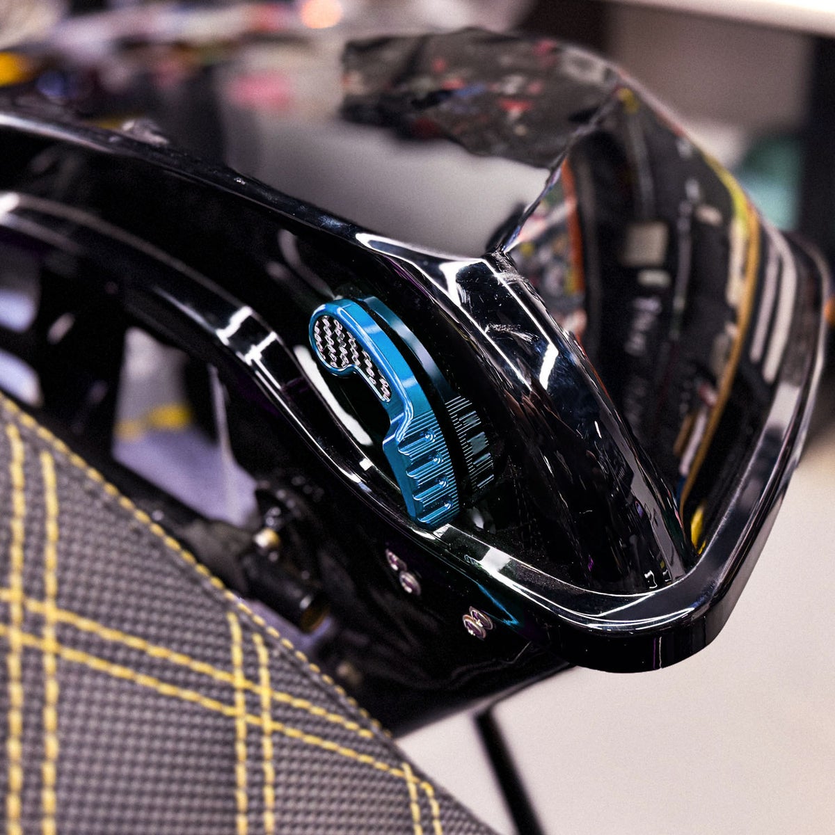 サドルバッグラッチ ハンドルレバー カーボンインサート ブルー