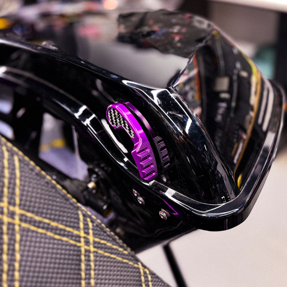 サドルバッグラッチ ハンドルレバー カーボンインサート パープル