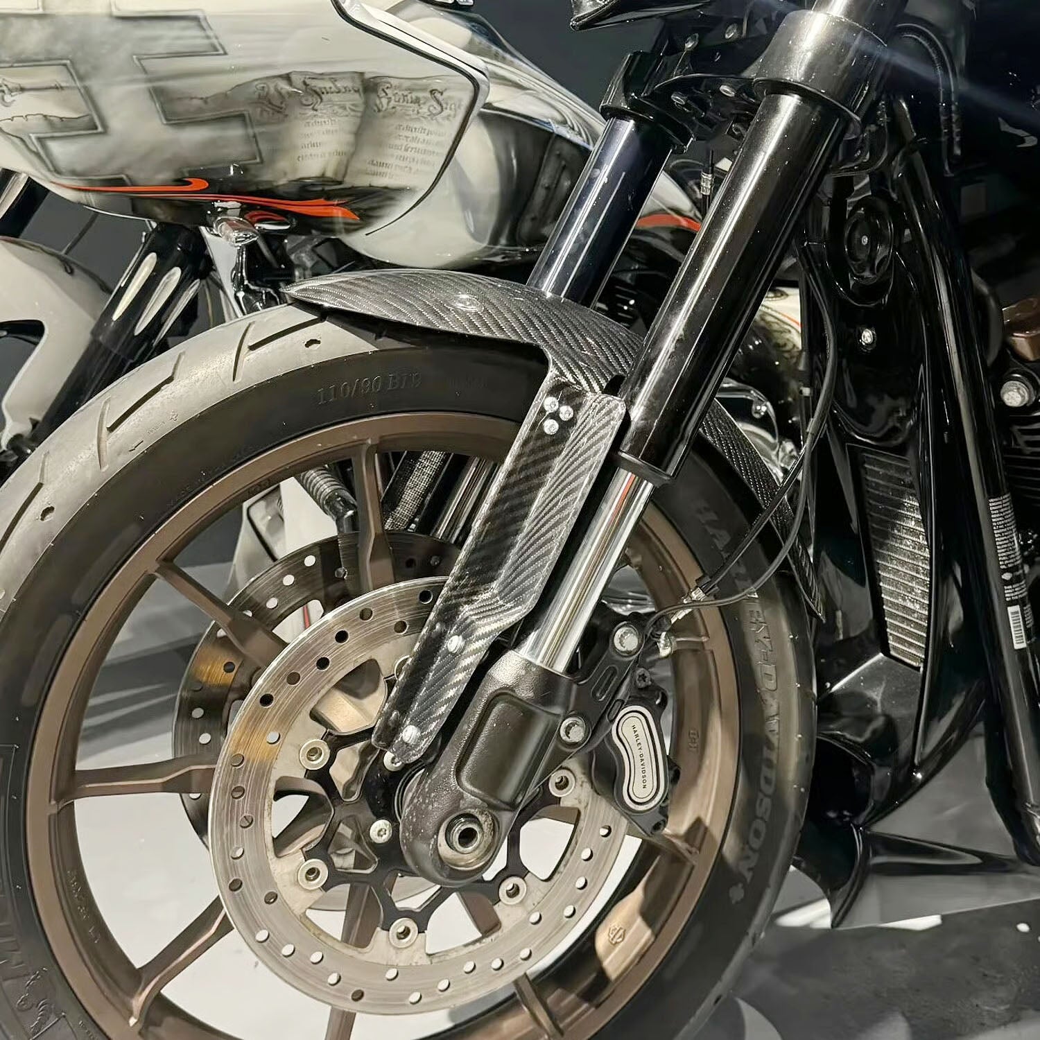 ローライダーS（FXLRS）、ローライダーST（FXLRST） カーボン フロント