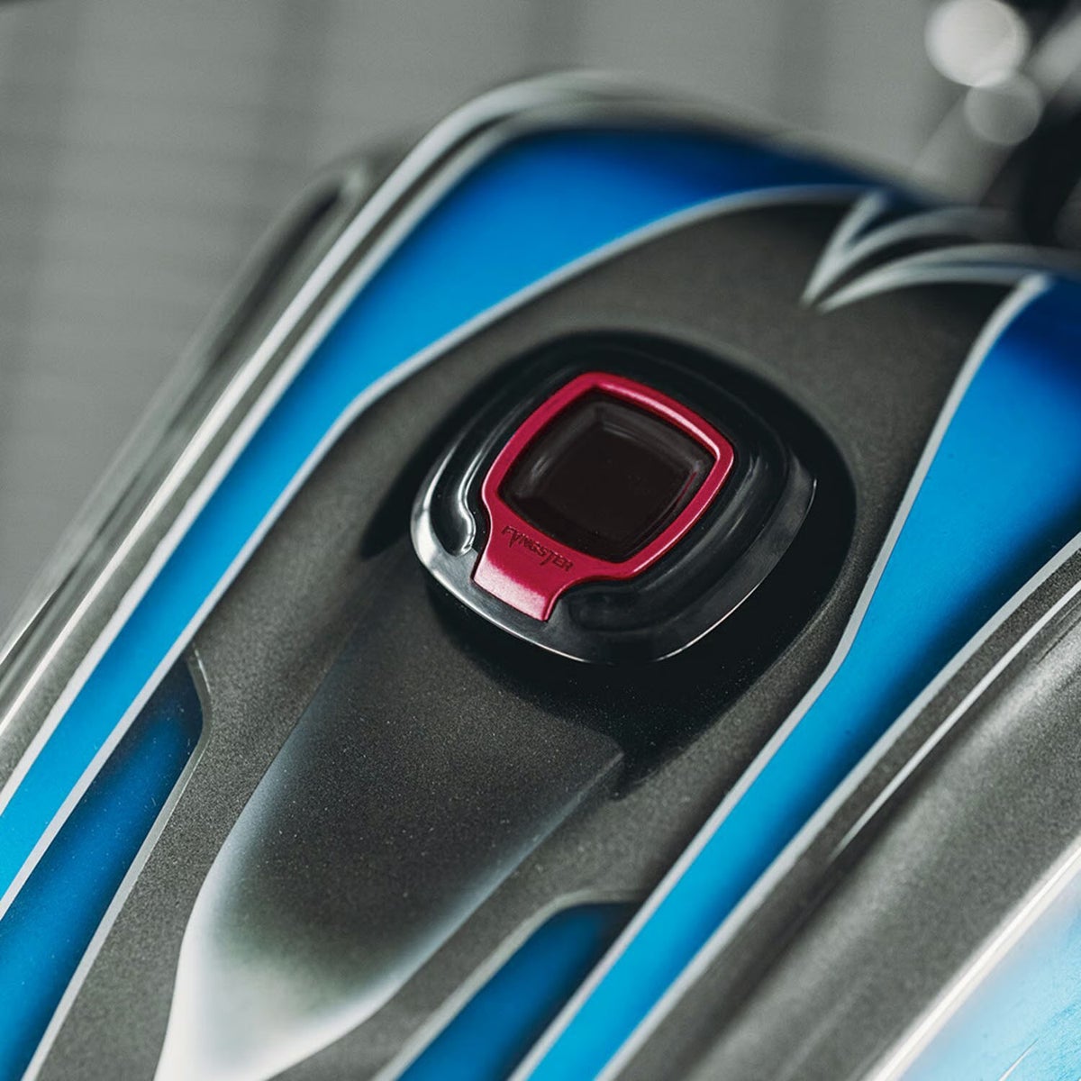 ハーレー用 スクリューガスキャップ ブラック/レッド FANGSTER