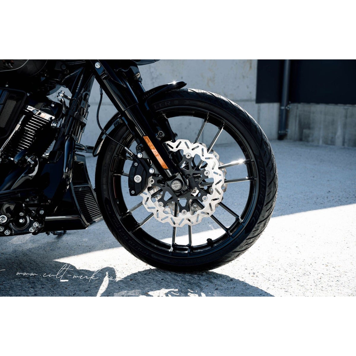 Custom V2 21インチ・フロントフェンダー (グロスブラック)2