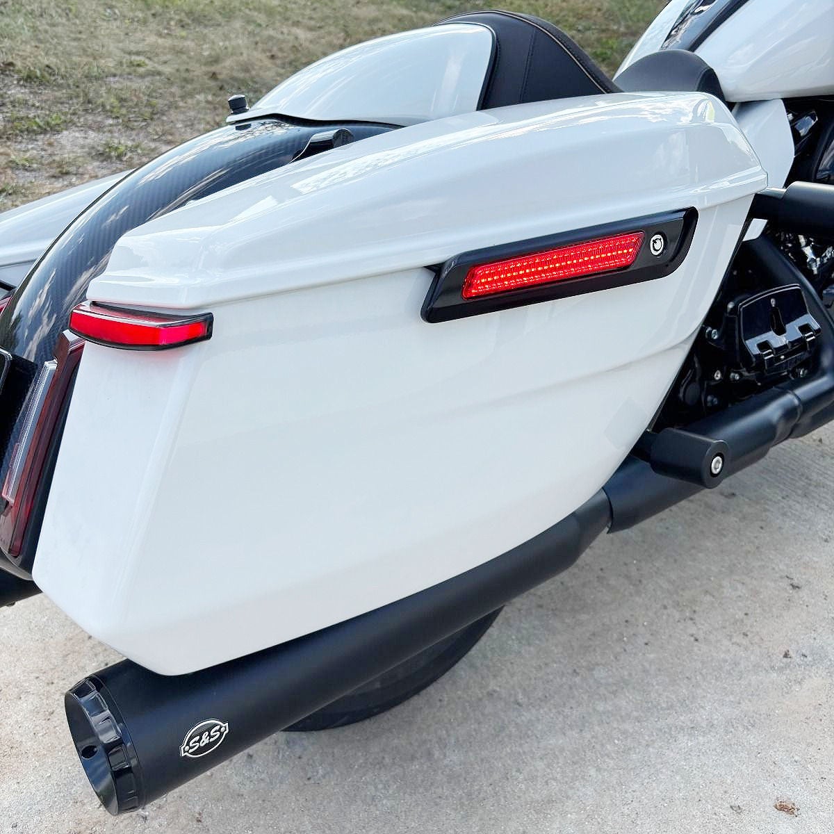 2024以降ツーリング LED サドルバッッグラッチカバー ブラック/スモークレンズ HogWorkz （ホグワークズ） 3